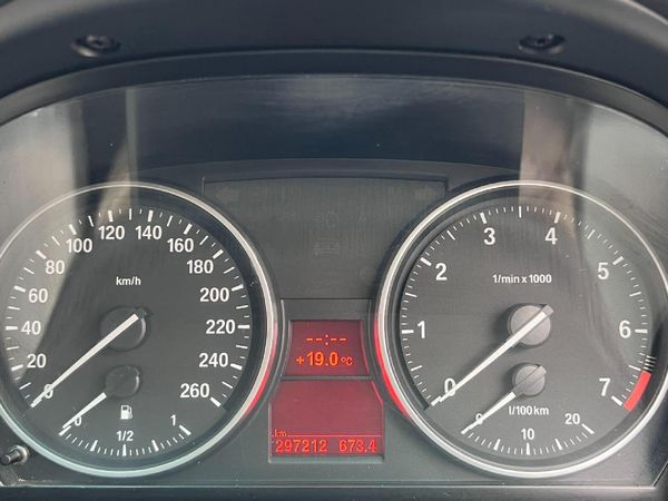 2009-BMW-3-Series-323i-Innovation-Auto image:9
