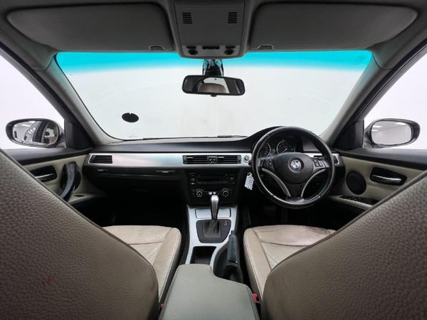 2009-BMW-3-Series-323i-Innovation-Auto image:10