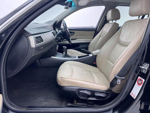 2009-BMW-3-Series-323i-Innovation-Auto image:6