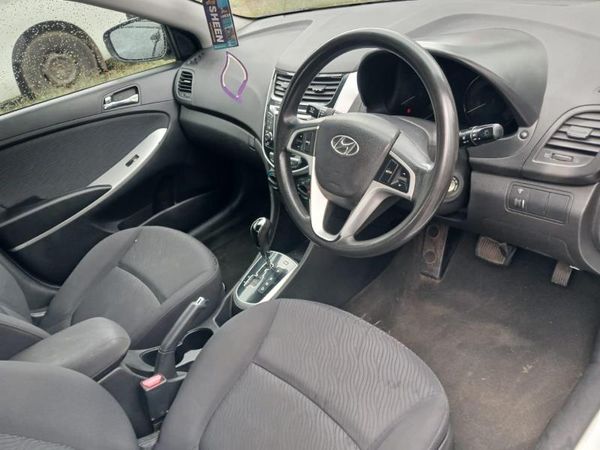 2013-Hyundai-Accent-16-GLS-Fluid-Auto image:10