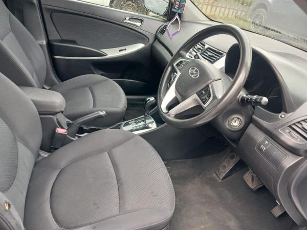 2013-Hyundai-Accent-16-GLS-Fluid-Auto image:11