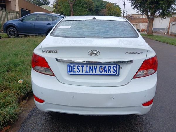 2013-Hyundai-Accent-16-GLS-Fluid-Auto image:3