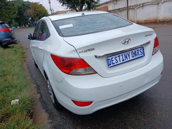 2013-Hyundai-Accent-16-GLS-Fluid-Auto image:5