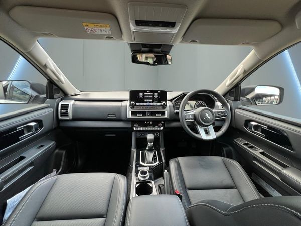 2026-Mitsubishi-Triton-24-Di-DC-GLS-4x4-Double-Cab-Auto image:8