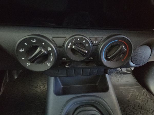 2025-Toyota-Hilux-Toyota-Hilux-Single-Cab-SC-20-VVTi-S-AC-5MT image:9
