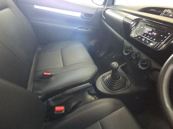 2025-Toyota-Hilux-Toyota-Hilux-Single-Cab-SC-20-VVTi-S-AC-5MT image:12
