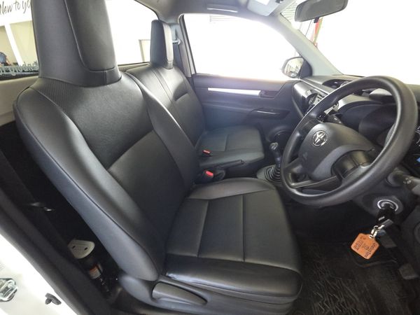 2025-Toyota-Hilux-Toyota-Hilux-Single-Cab-SC-20-VVTi-S-AC-5MT image:14