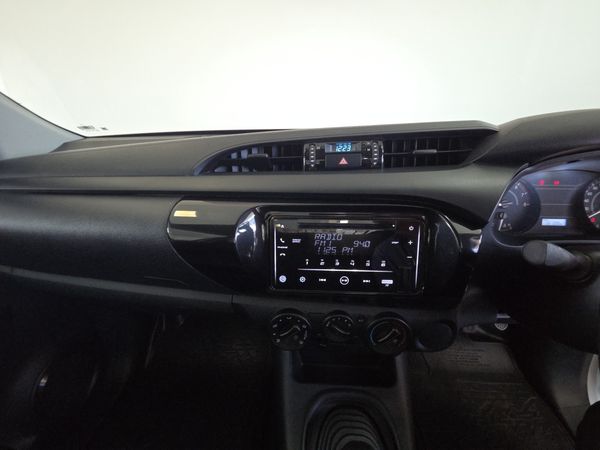 2025-Toyota-Hilux-Toyota-Hilux-Single-Cab-SC-20-VVTi-S-AC-5MT image:8