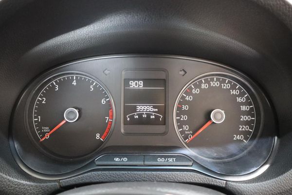 2024-Volkswagen-Polo-Vivo-14-Comfortline-5-dr image:8