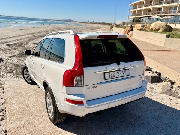 2013-Volvo-XC90-D5-Auto-AWD image:3