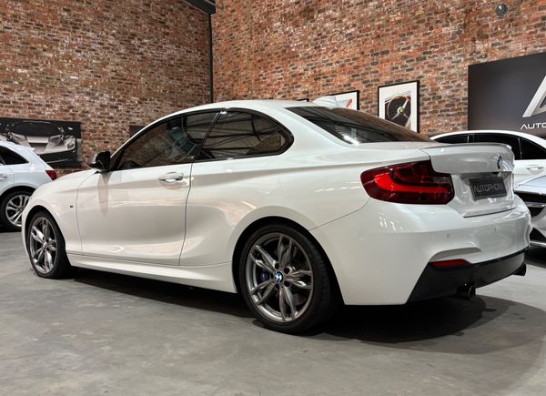 2018-BMW-2-Series-M240i-Coupe-Auto image:5