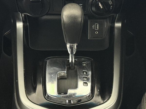 2022-Nissan-Navara-25-DDTi-LE-Plus-4X4-Auto-Double-Cab image:10
