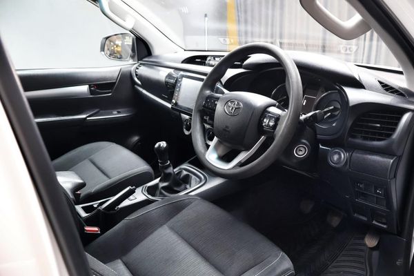 2023-Toyota-Hilux-24-GD-6-Raider-4x4-Double-Cab image:9