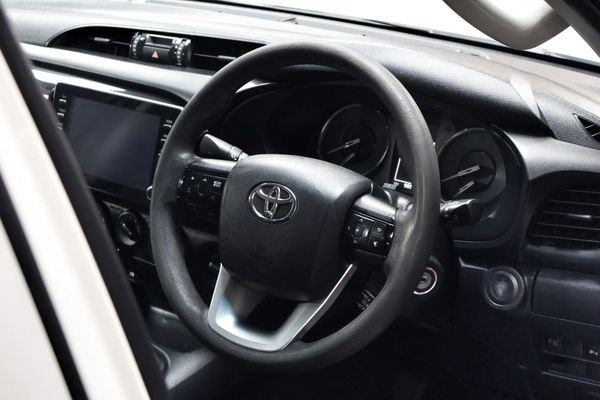 2023-Toyota-Hilux-24-GD-6-Raider-4x4-Double-Cab image:10