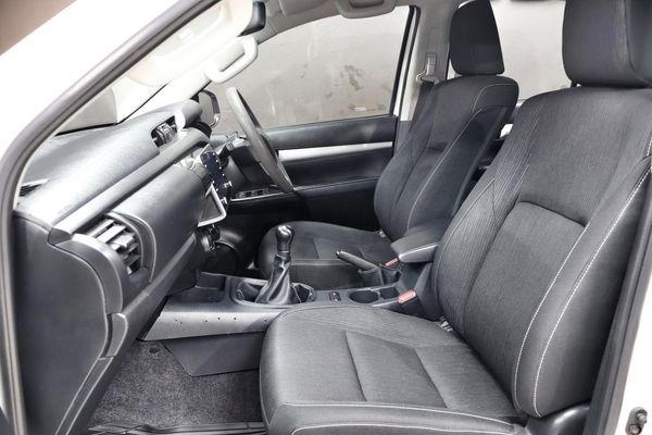 2023-Toyota-Hilux-24-GD-6-Raider-4x4-Double-Cab image:12