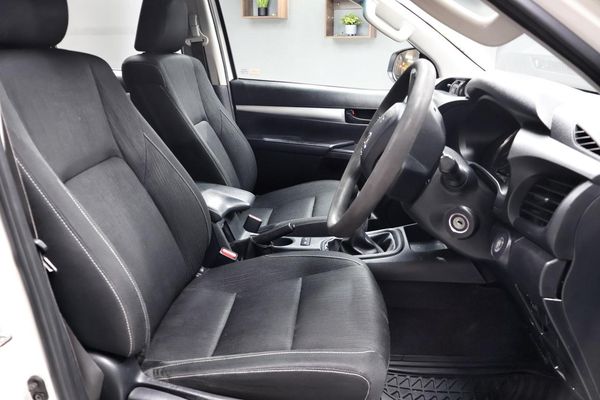 2023-Toyota-Hilux-24-GD-6-Raider-4x4-Double-Cab image:13