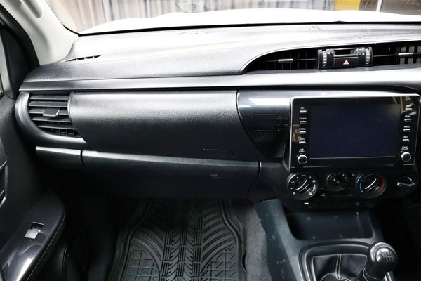 2023-Toyota-Hilux-24-GD-6-Raider-4x4-Double-Cab image:15