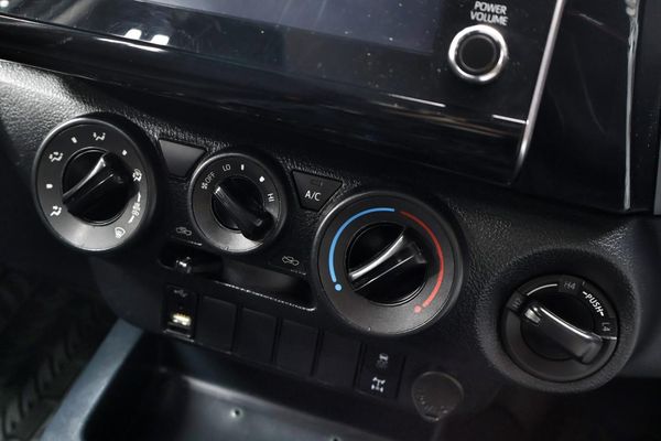 2023-Toyota-Hilux-24-GD-6-Raider-4x4-Double-Cab image:18