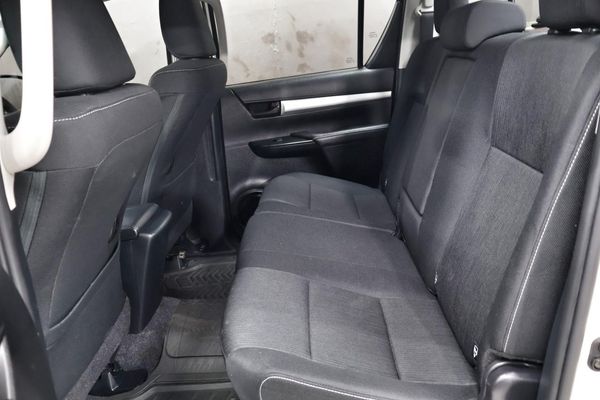 2023-Toyota-Hilux-24-GD-6-Raider-4x4-Double-Cab image:21