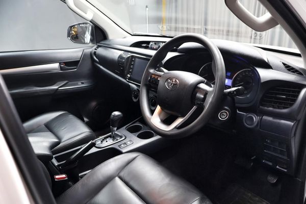 2019-Toyota-Hilux-24-GD-6-Raised-Body-SRX-Auto-Double-Cab image:9