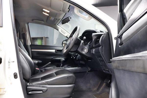 2019-Toyota-Hilux-24-GD-6-Raised-Body-SRX-Auto-Double-Cab image:11