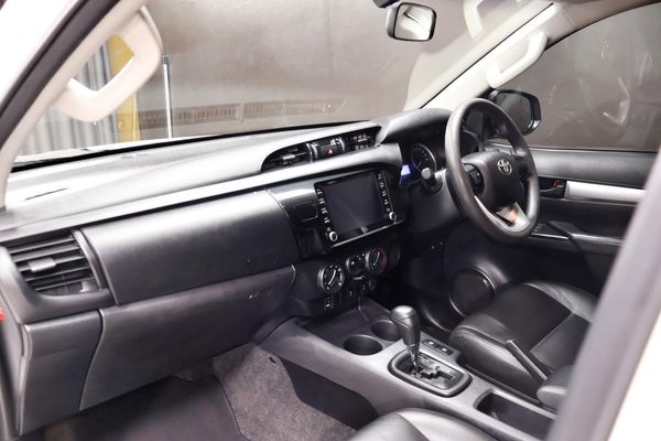 2019-Toyota-Hilux-24-GD-6-Raised-Body-SRX-Auto-Double-Cab image:12