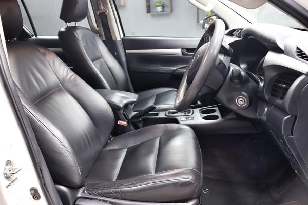2019-Toyota-Hilux-24-GD-6-Raised-Body-SRX-Auto-Double-Cab image:13