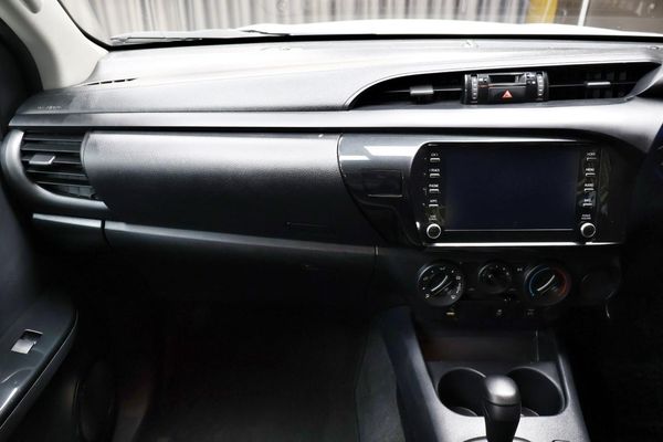 2019-Toyota-Hilux-24-GD-6-Raised-Body-SRX-Auto-Double-Cab image:15