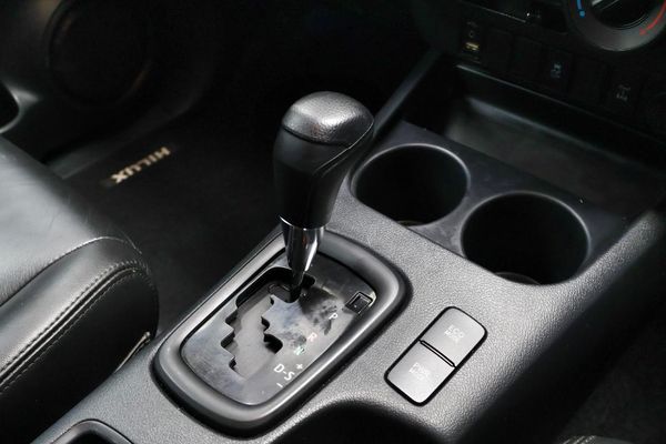 2019-Toyota-Hilux-24-GD-6-Raised-Body-SRX-Auto-Double-Cab image:19