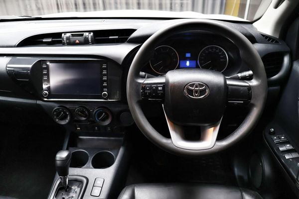 2019-Toyota-Hilux-24-GD-6-Raised-Body-SRX-Auto-Double-Cab image:8