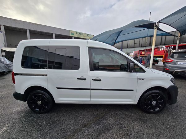 2017-Volkswagen-Caddy-CrewBus-20-TDI image:1