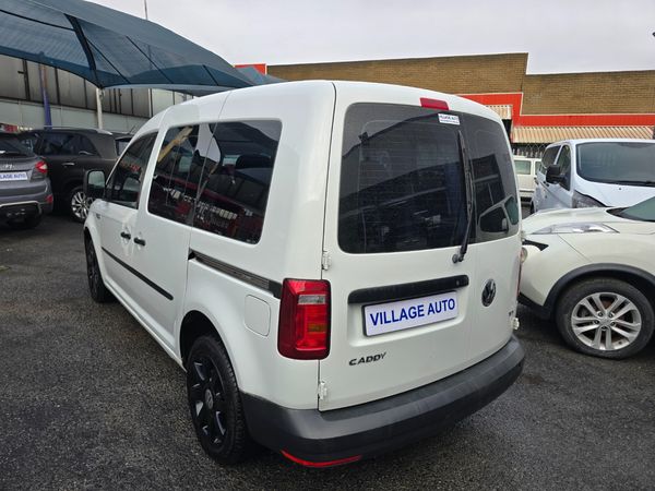 2017-Volkswagen-Caddy-CrewBus-20-TDI image:4