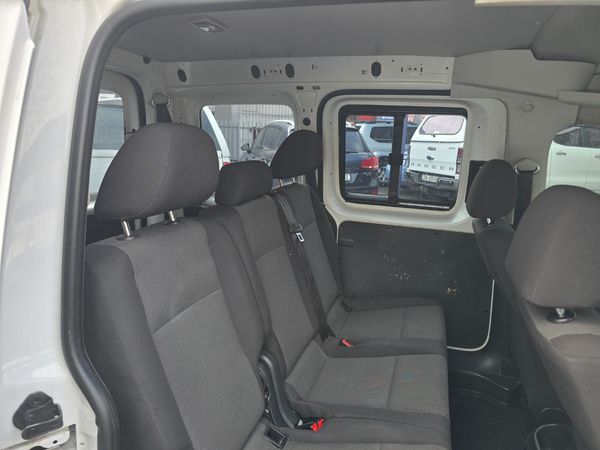 2017-Volkswagen-Caddy-CrewBus-20-TDI image:7