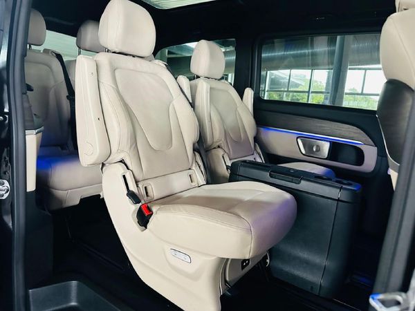2025-Mercedes-Benz-V-Class-V300d-Exclusive image:9