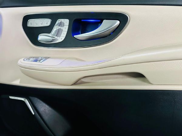 2025-Mercedes-Benz-V-Class-V300d-Exclusive image:12