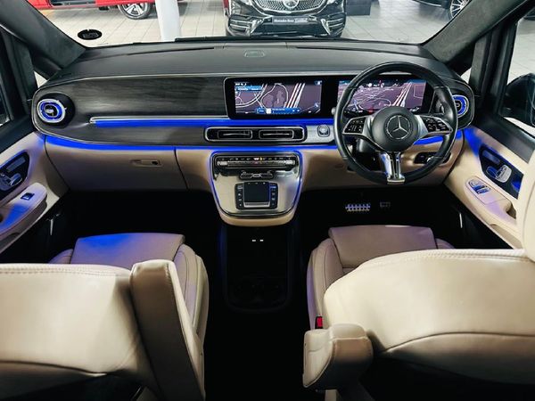 2025-Mercedes-Benz-V-Class-V300d-Exclusive image:2