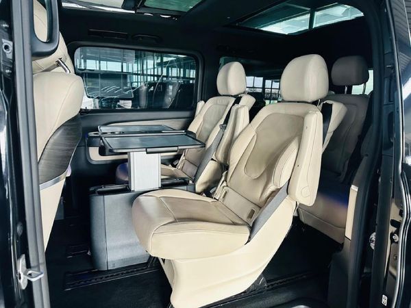 2025-Mercedes-Benz-V-Class-V300d-Exclusive image:5