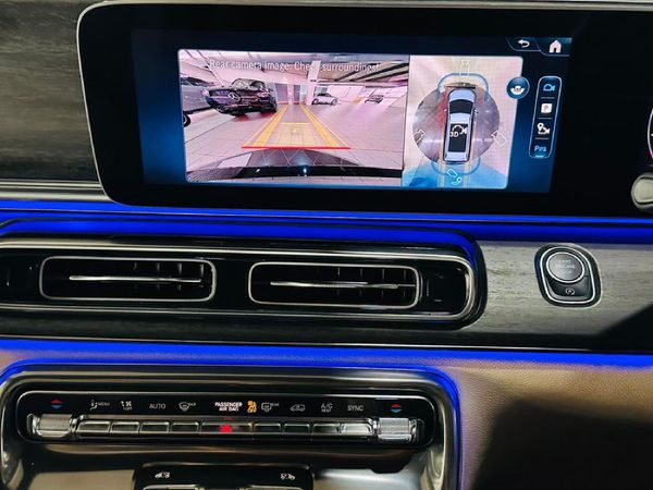 2025-Mercedes-Benz-V-Class-V300d-Exclusive image:7