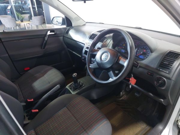 2007-Volkswagen-Polo-16-Trendline image:9