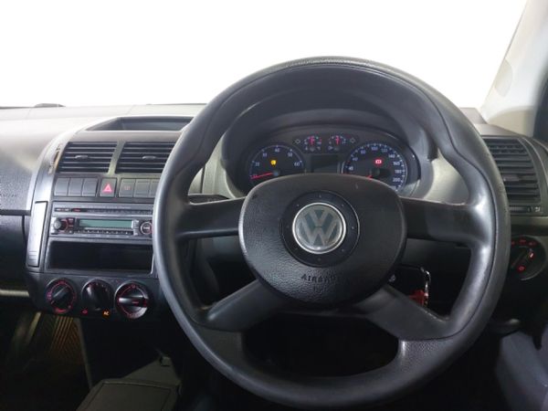 2007-Volkswagen-Polo-16-Trendline image:6