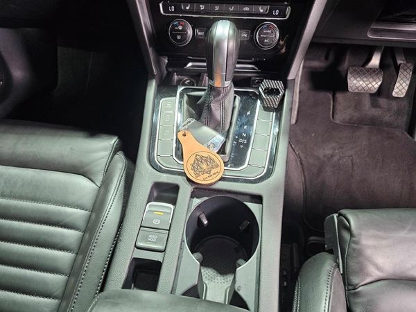 2017-Volkswagen-Passat-20-TSI-Executive-Auto image:14