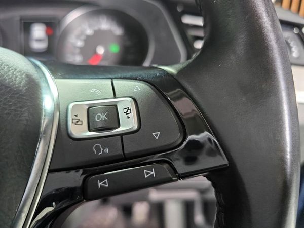 2017-Volkswagen-Passat-20-TSI-Executive-Auto image:16