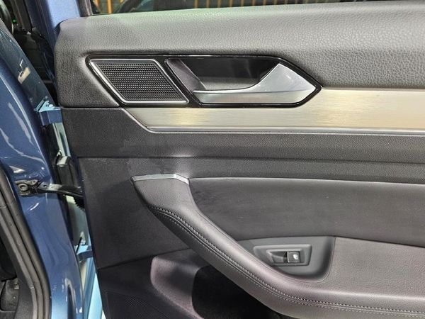 2017-Volkswagen-Passat-20-TSI-Executive-Auto image:20