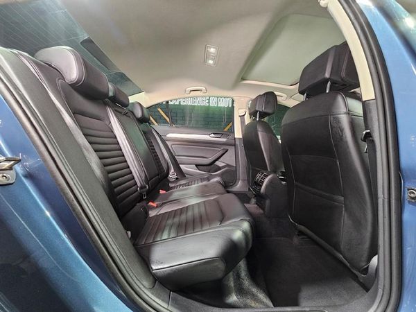 2017-Volkswagen-Passat-20-TSI-Executive-Auto image:21