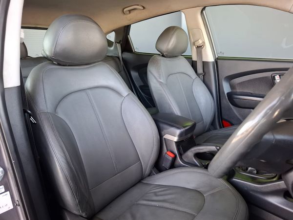 2010-Hyundai-ix35-20-GL-Premium image:8