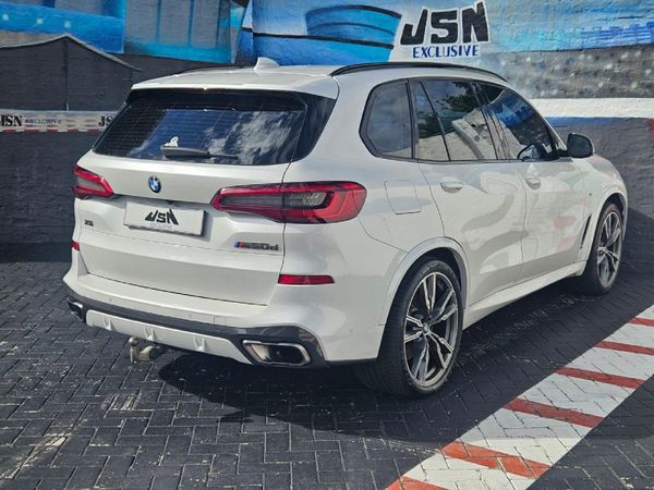 2019-BMW-X5-M50d image:1