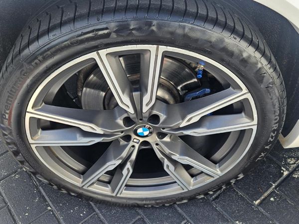 2019-BMW-X5-M50d image:8