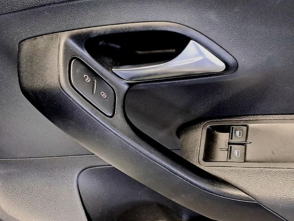 2023-Volkswagen-Polo-Vivo-16-Comfortline-Auto-5-dr image:12