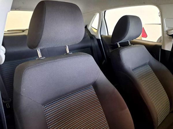 2023-Volkswagen-Polo-Vivo-16-Comfortline-Auto-5-dr image:7