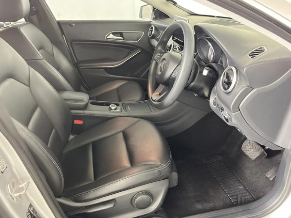 2016-Mercedes-Benz-CLA-200-Auto image:9